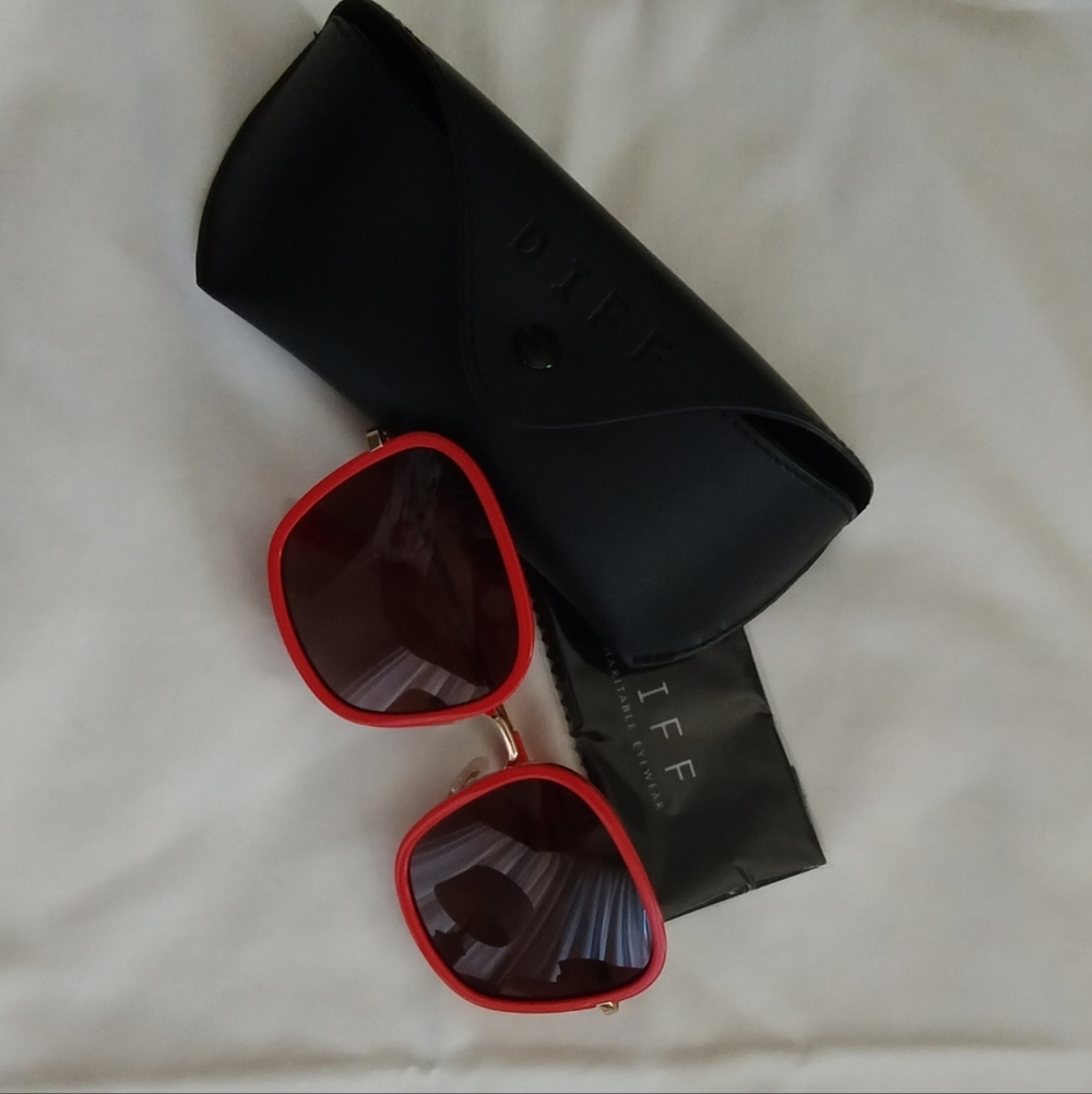 Women's Diff Sunglasses — Bold Red Frame